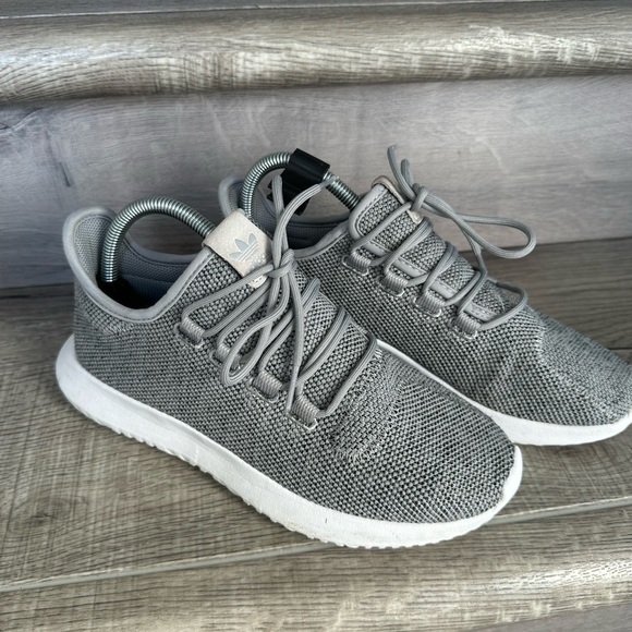Adidas Tubular Shadow Gray White
Sneakers BB8870 size 8 - Picture 1 of 6
